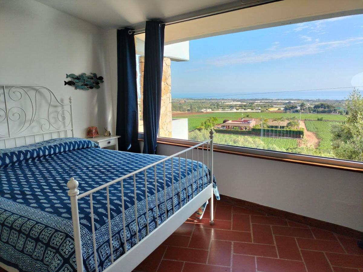 Le Finestre Sul Mare Bed & Breakfast Conversano Exterior photo